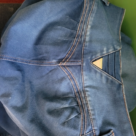 Blue Jeans Colombian with Stretchy Fit and Sleek Silhouette - Picture 6 of 6